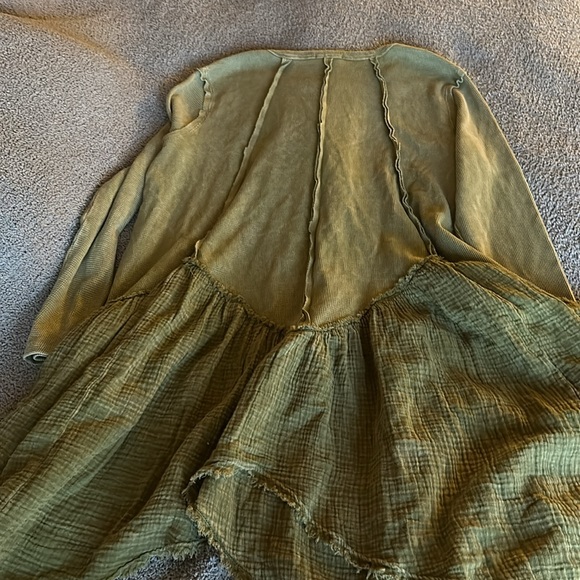 NWOT asymmetrical olive green tunic size L - Picture 4 of 5